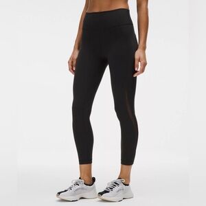 Lululemon black wunder train 25’ with side mesh panel in size 6